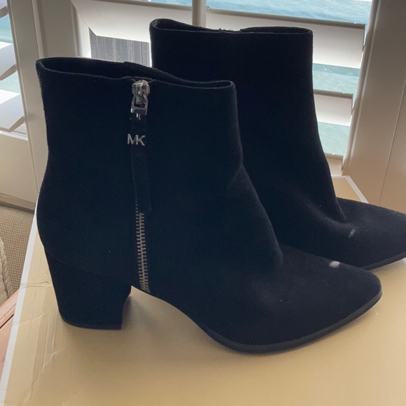 Michael Kors Dawson Mid Bootie Suede - Picture 3 of 9